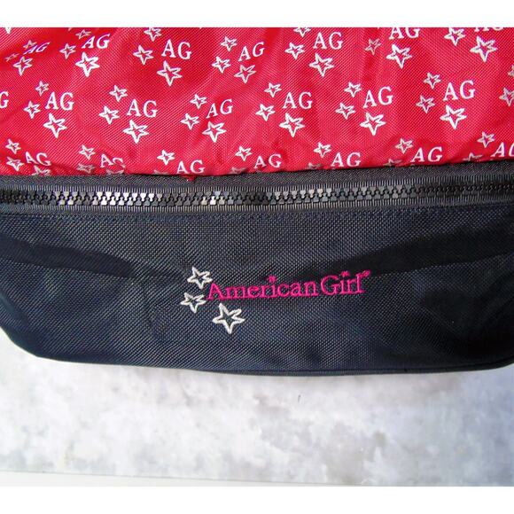 American Girl Red Black DOLL CARRIER Shoulder Tote Bag Purse w/ Accesories Pouch - Picture 8 of 9